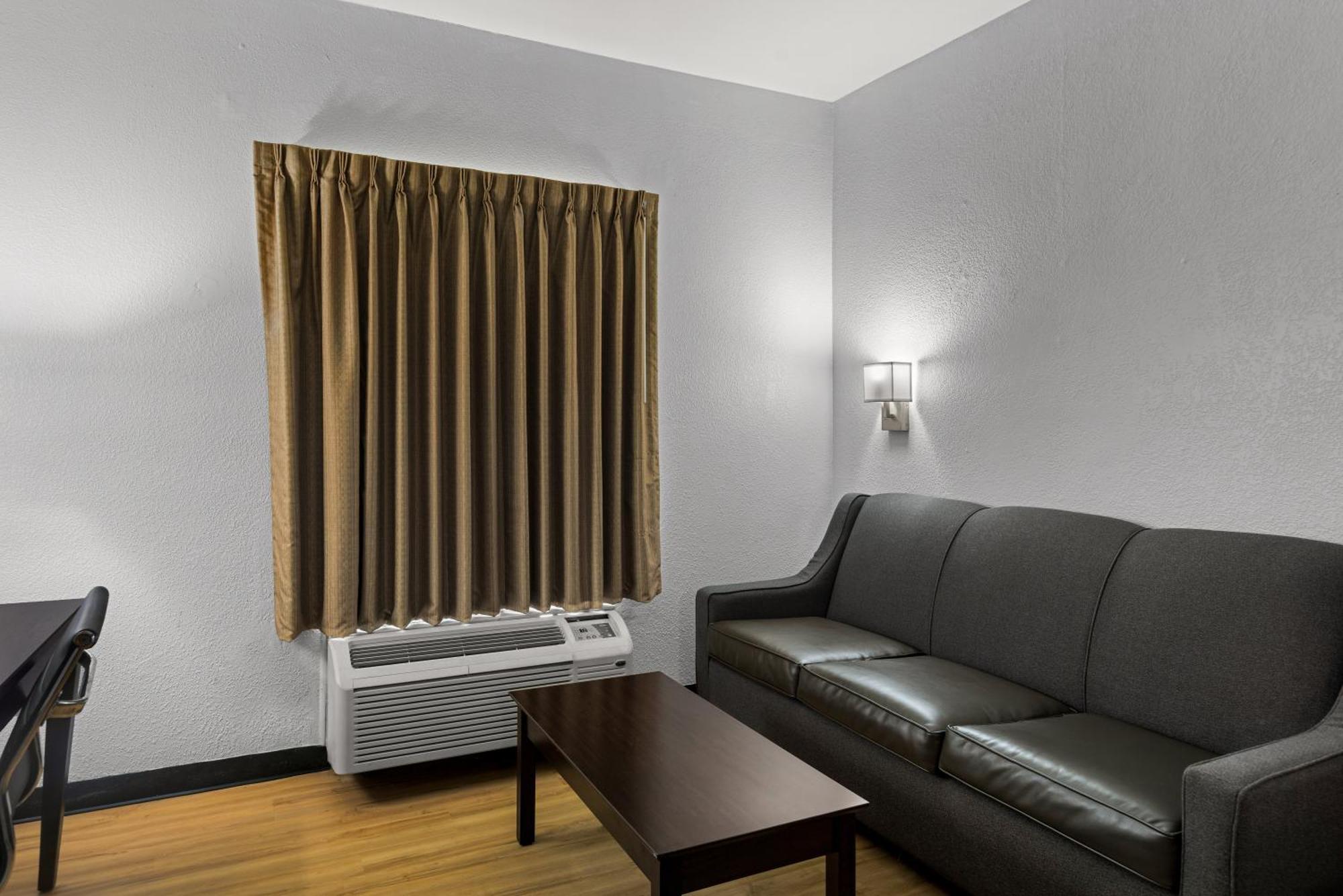 Clarion Pointe Hinesville Near Fort Stewart Екстериор снимка