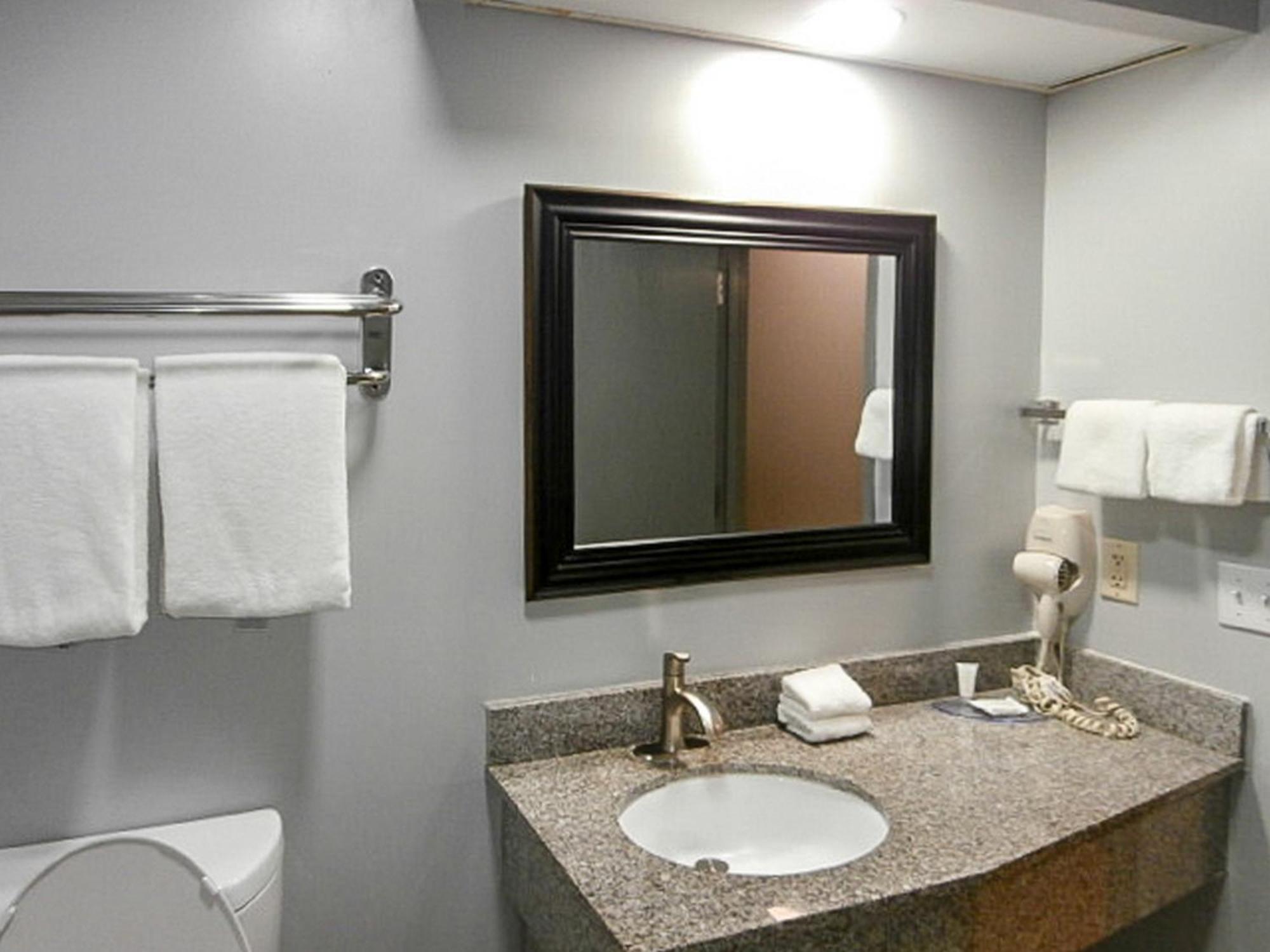 Clarion Pointe Hinesville Near Fort Stewart Екстериор снимка