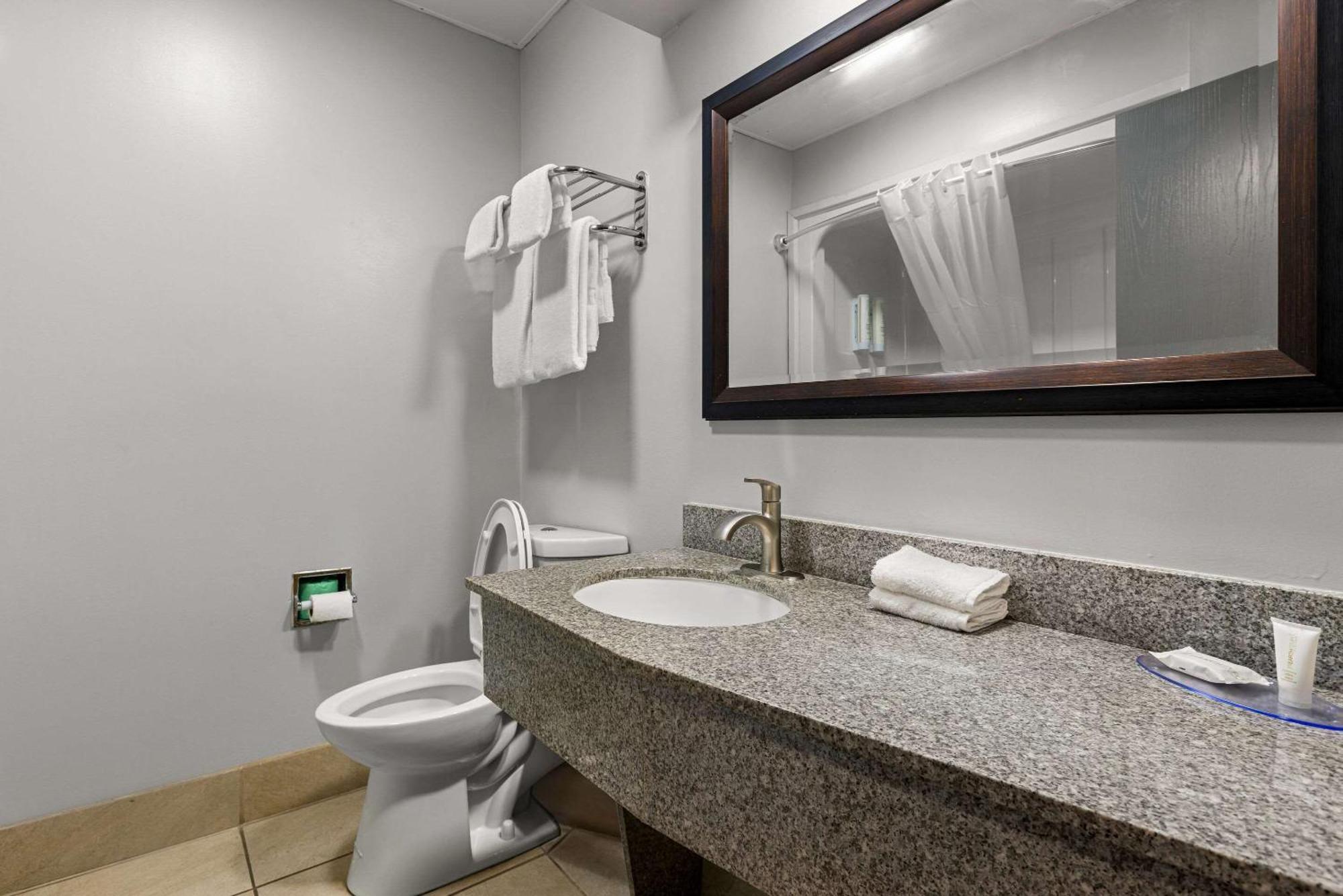 Clarion Pointe Hinesville Near Fort Stewart Екстериор снимка