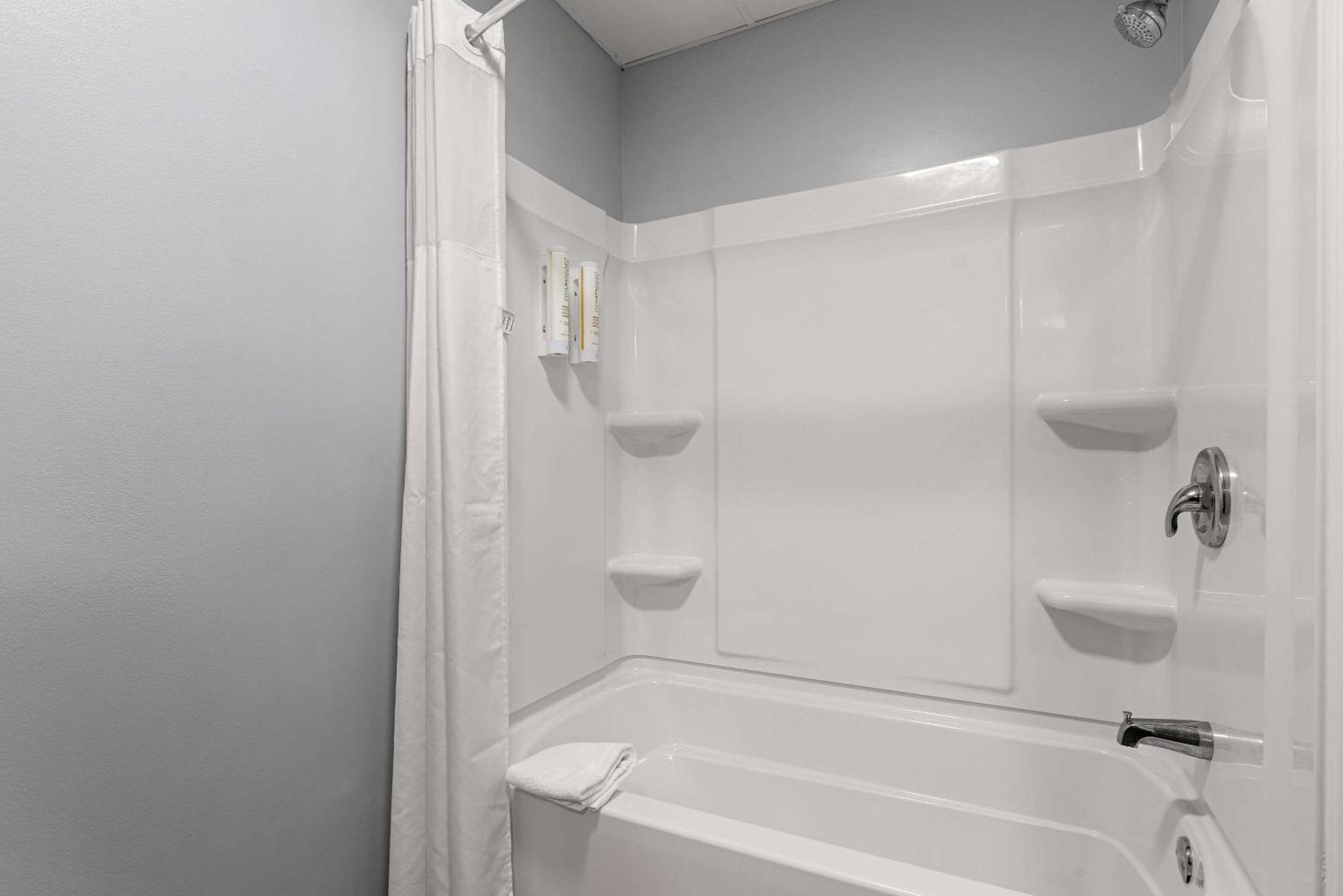 Clarion Pointe Hinesville Near Fort Stewart Екстериор снимка