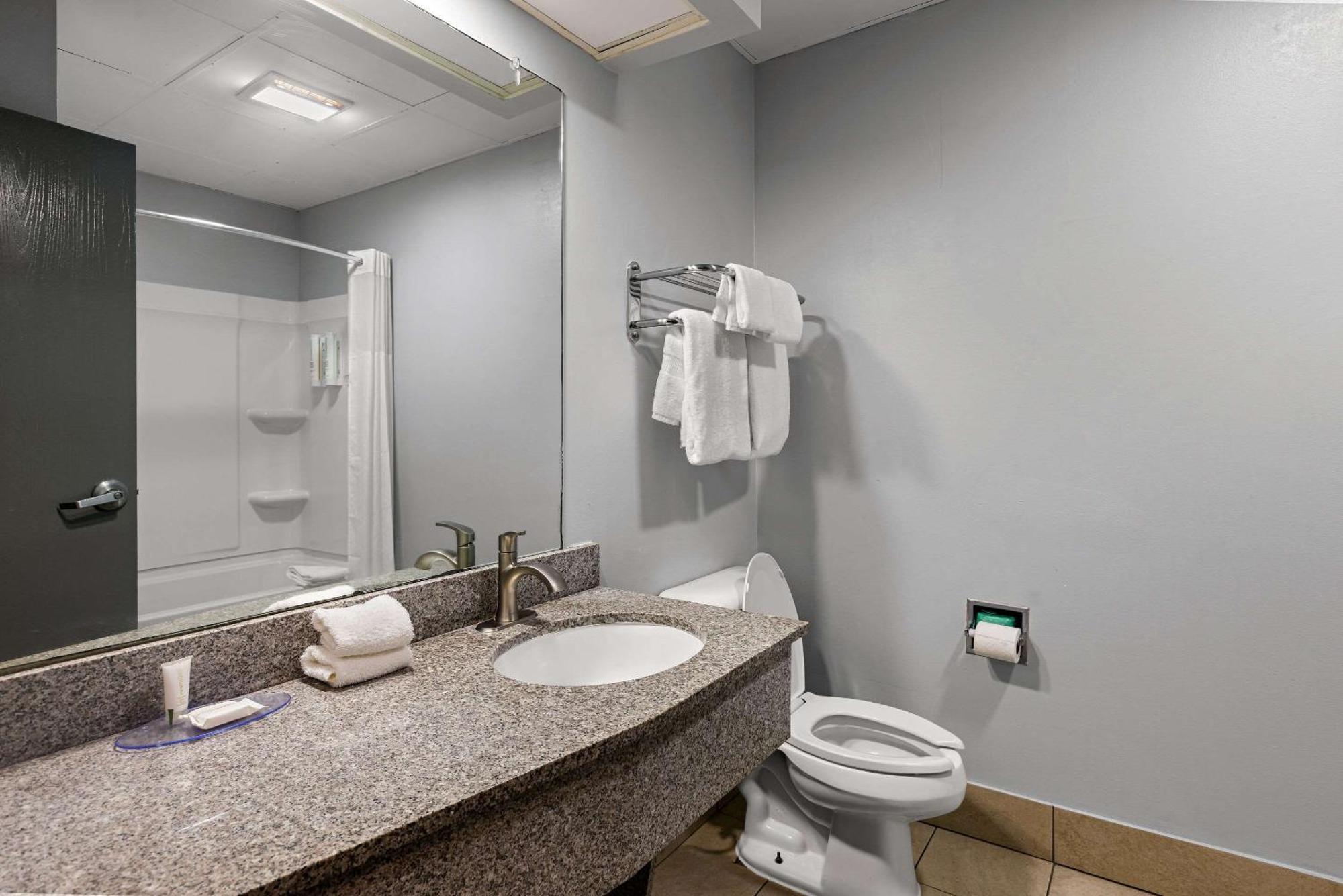 Clarion Pointe Hinesville Near Fort Stewart Екстериор снимка